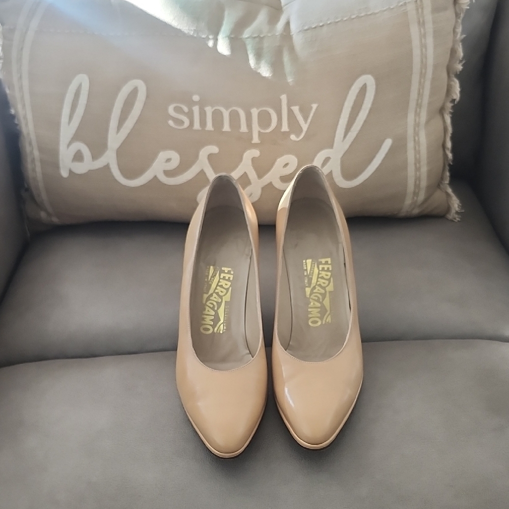 Salvatore Ferragamo Beige  Leather Pointed-Toe Pumps